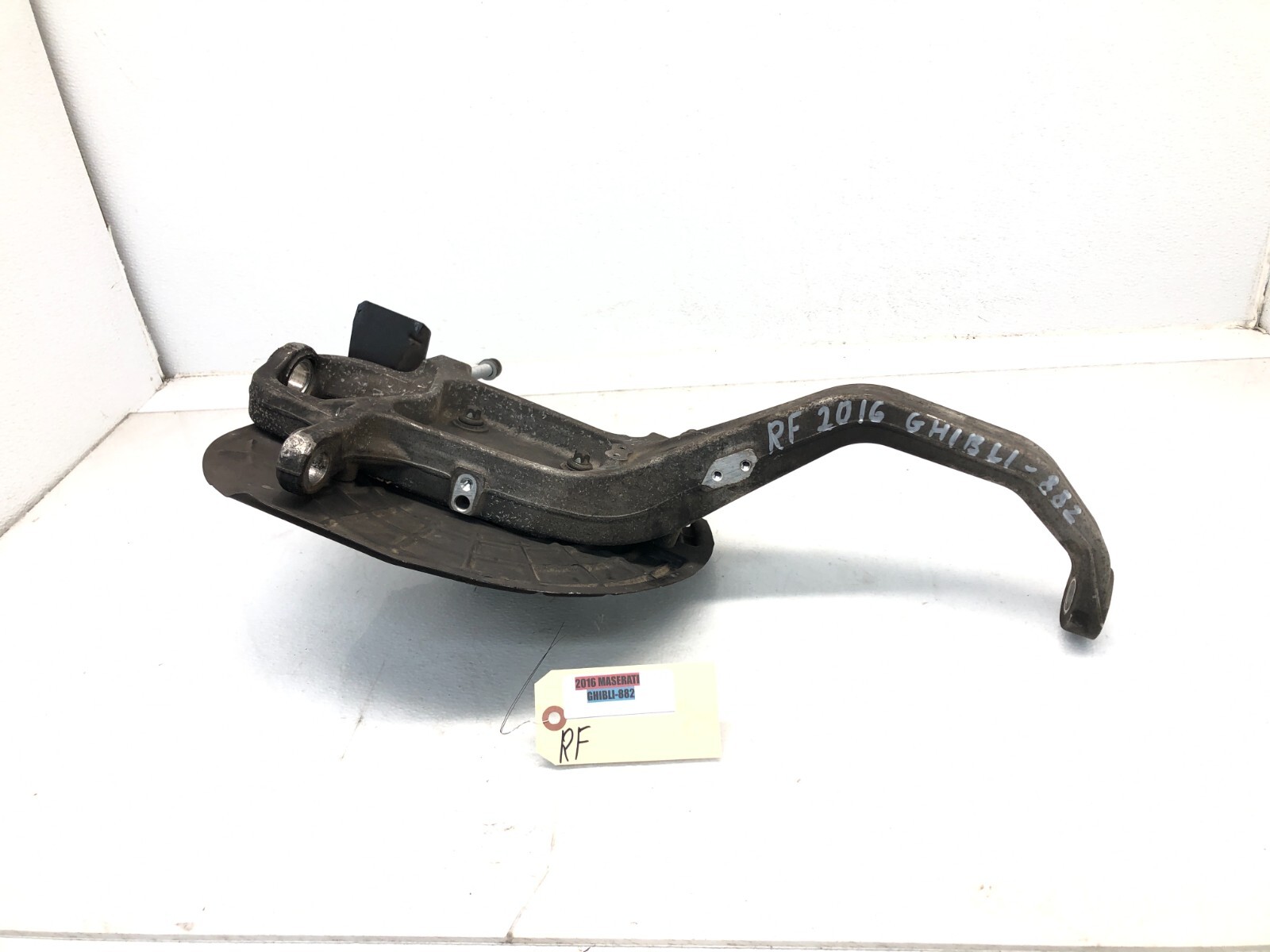 2014-2024 MASERATI GHIBLI S 3.0L RWD RIGHT PASS FRONT SPINDLE KNUCKLE HUB OEM