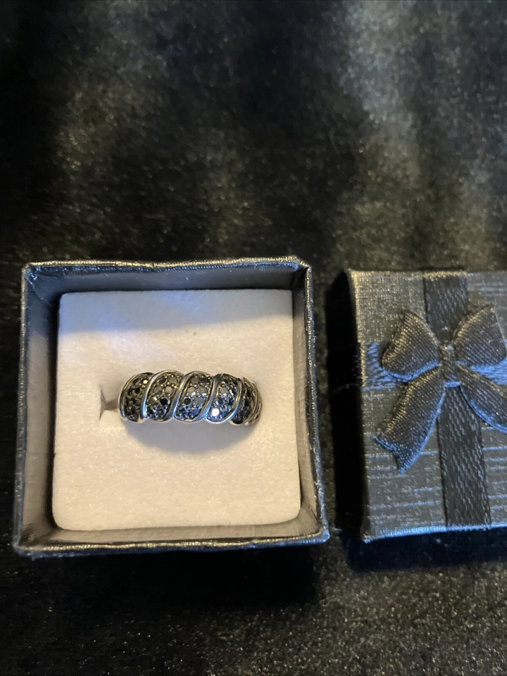 Anillo de diamantes negros Affinity de plata de ley talla 6 Foto 2 de 4