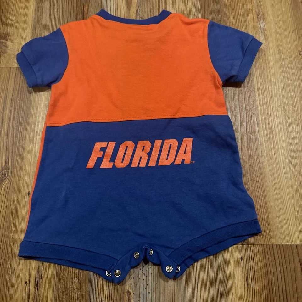 NUEVO MAMELUCO BEBÉ NIÑA DOS PIES NARANJA UNIVERSIDAD DE FLORIDA CAIMANES 6-9 MESES Foto 3 de 3