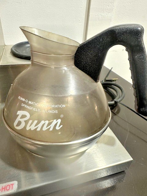 BLOOMFIELD KOFFEE KING MODEL 8571, 3 TIERD WARMER WITH BREWER W/ 2 CARAFES