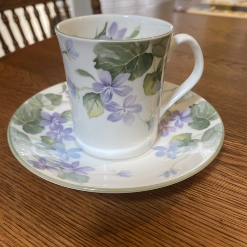 Elizabethan "Harewood" Staffordshire Bone China Teacup & Saucer English Violets - Imagen 2 de 4