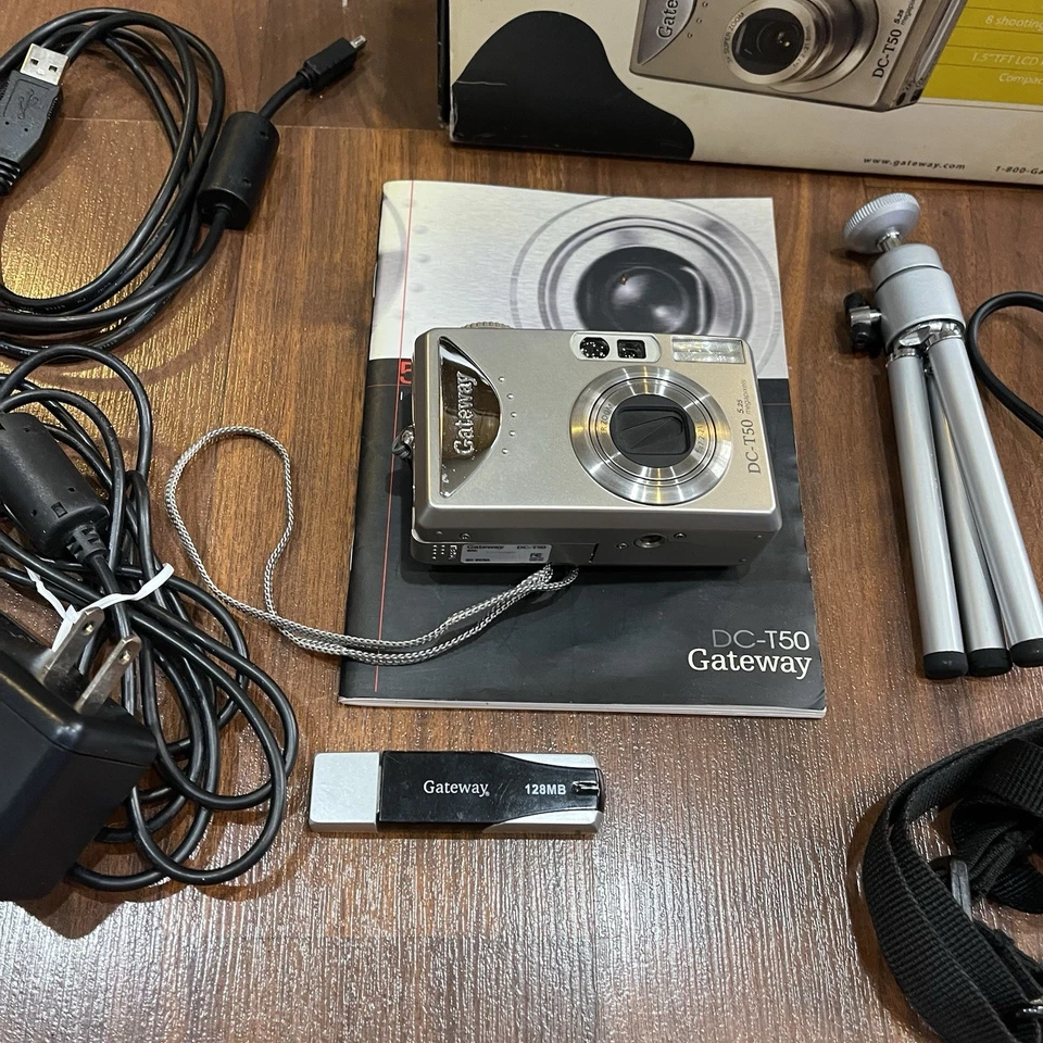 Gateway DC-T50 5.2MP Digital Camera Silver No Memory Card Tested & Works - Image 4 of 4