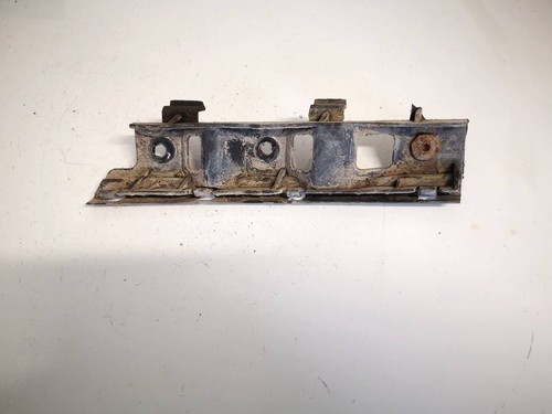 3c0807183 Stoßstangenhalter Vorne Linke  Volkswagen Passat DE2539975-99