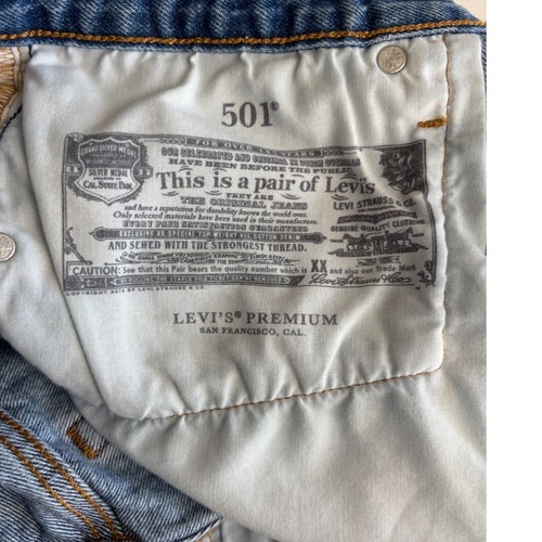 Levi's 501 Original Fit Jean Denim Shorts Women's Size 30 High-Rise Distressed - Picture 8 of 12