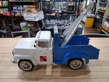 Hubley Mighty Wrecker Pressed Steel Tow Truck – White & Blue