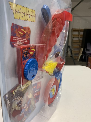 DC Superman Wonder Woman Wendy’s Display And Sign - Picture 3 of 3