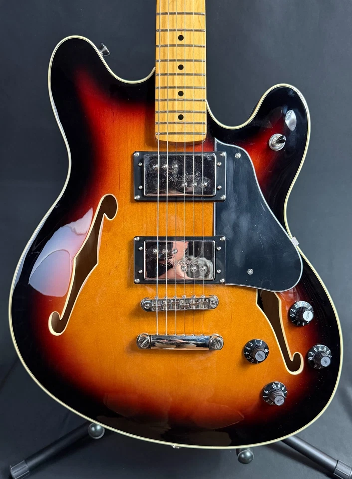 Guitarra Eléctrica Squier Classic Vibe Starcaster Cuerpo Semi-Hueco 3 Tonos Sunburst Foto 2 de 4