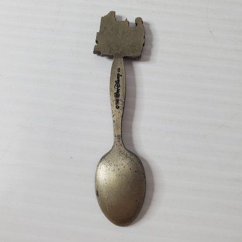 Vintage The Walt Disney Co. World Showcase Epcot Center Souvenir Spoon - Picture 4 of 7