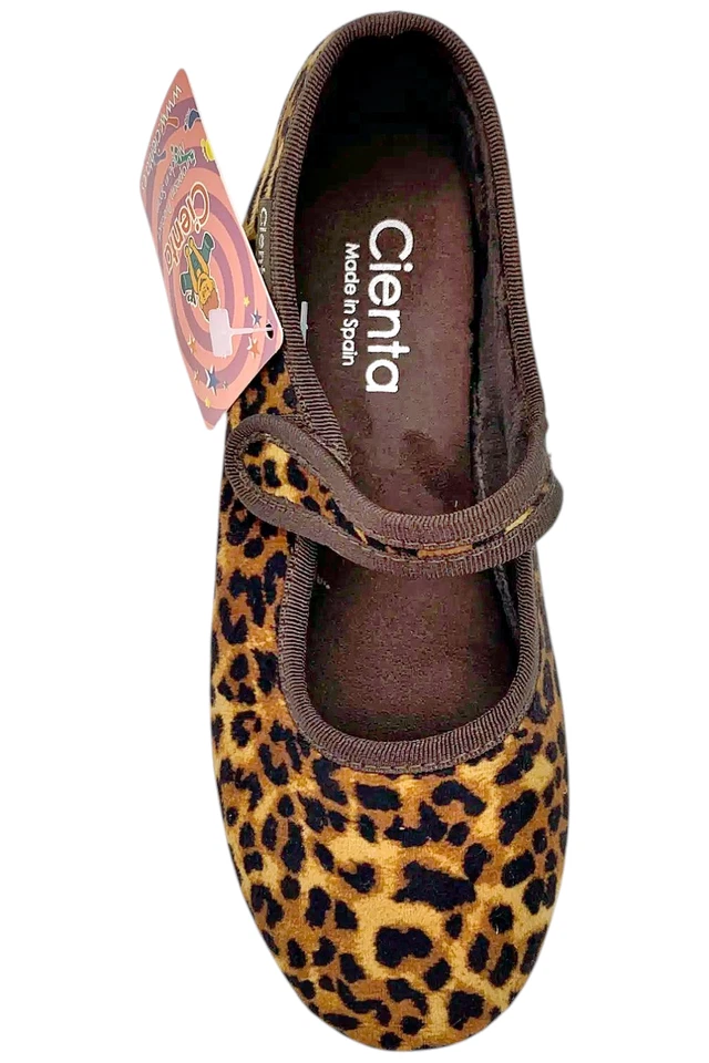 Zapatos planos de leopardo marrón Cienta 500050 para niña pequeña Foto 2 de 3