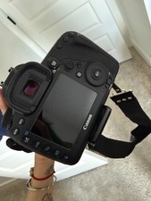 Canon EOS 5D Mark IV 30.4MP Full Frame DSLR Body  2 Batteries - Very Good