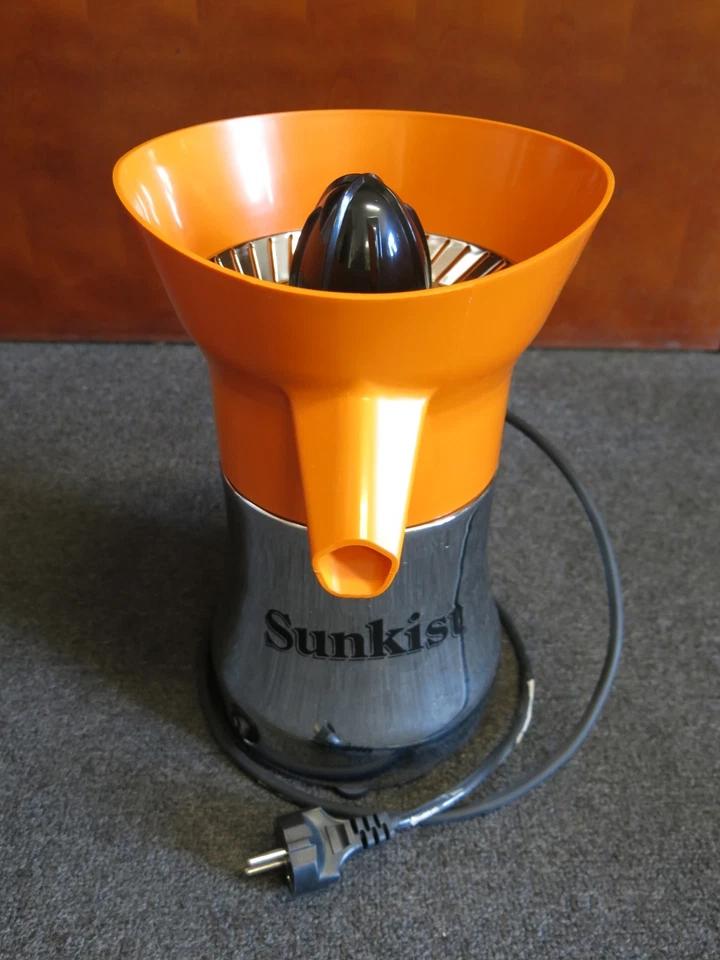 Exprimidor de cítricos Sunkist PJF-B1 Pro Series, eléctrico 11-3/4" H 7-1/2" diámetro - naranja Foto 2 de 4