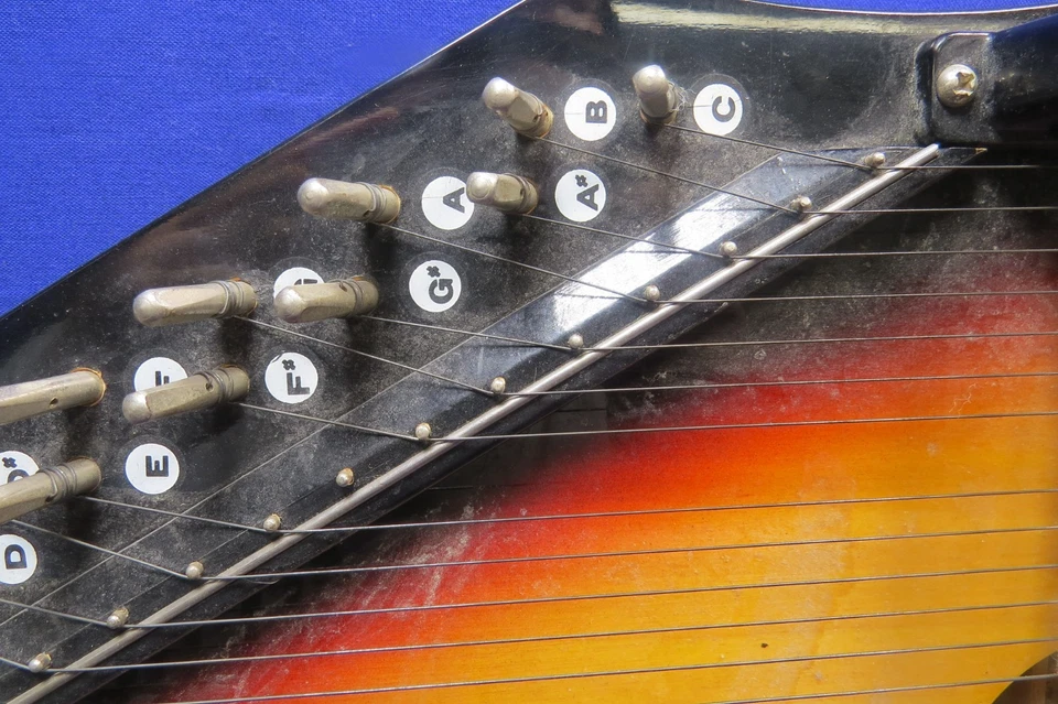 Sekova Chromaharp 12-Key, 36-string Autoharp - Japanese-made import - Image 4 of 4