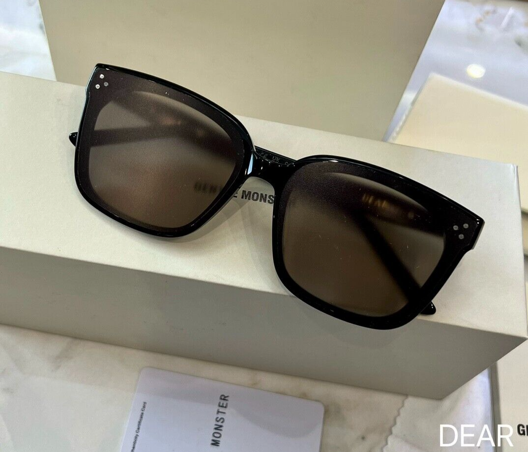 Fashionable black square frame sunglasses men and women the same fashion elegant