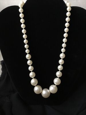 Vintage Single Strand Graduated Faux Pearl Lobster Claw Type Clasp Pat  537985