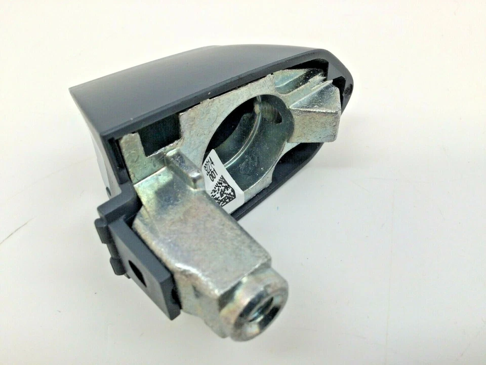 Крышка цилиндра с серебристым замком для передней двери пассажирской Cadillac ATS 14-19 CTS 13–18 годов выпуска - Изображение 4 из 4