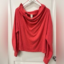Free People L We the Free Coral Slouchy Slightly Asymmetrical Sweater Textured