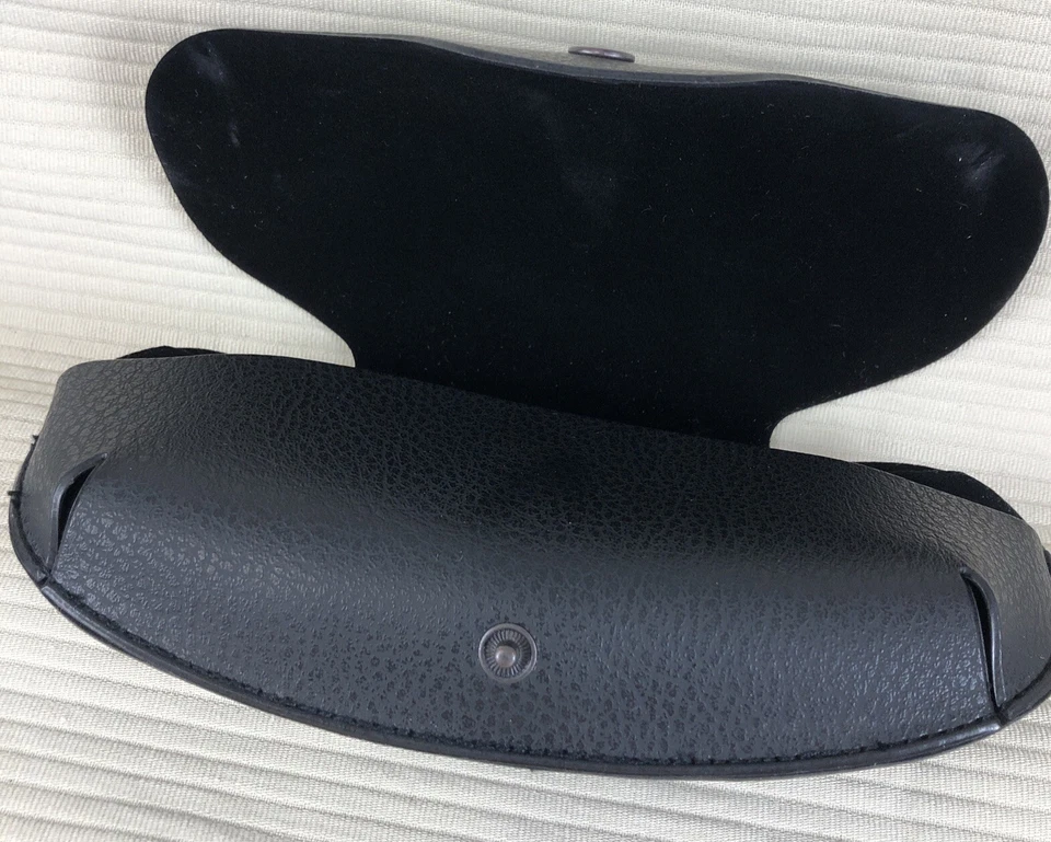 Estuche para gafas de sol Carrera Plus paño de limpieza negro cierre a presión Foto 3 de 3