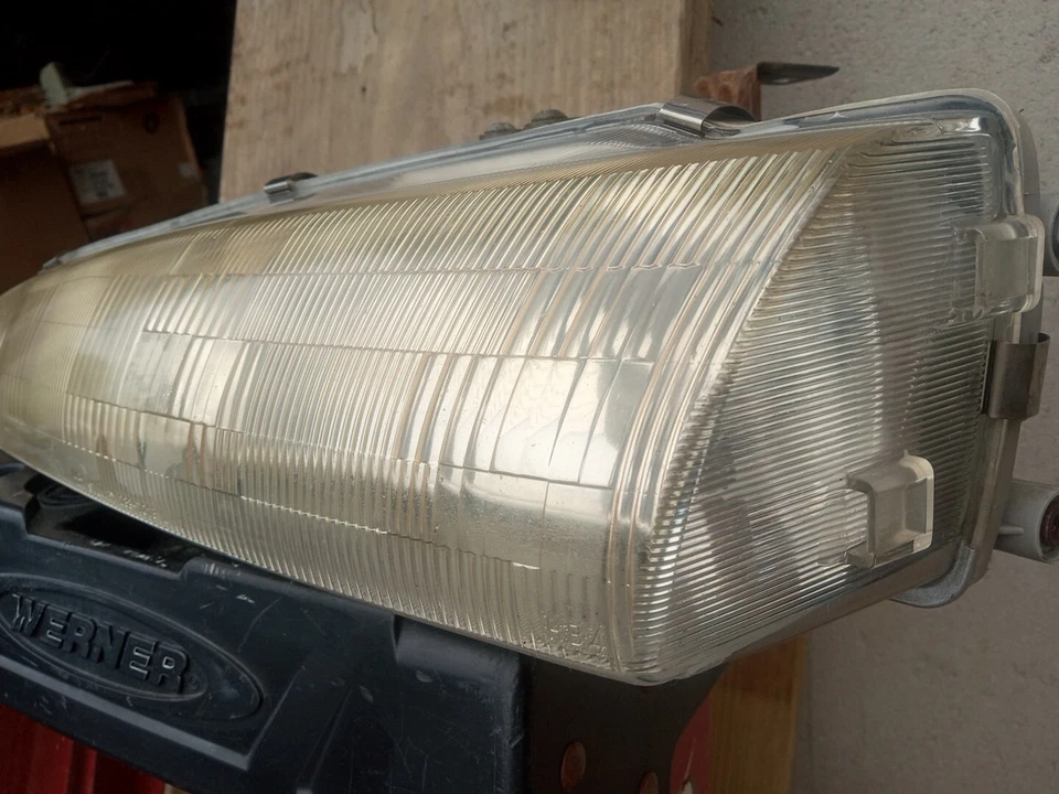 1992-1994 Mitsubishi Eclipse Eagle Talon Plymouth Laser Passenger Side Headlight - Image 2 of 4