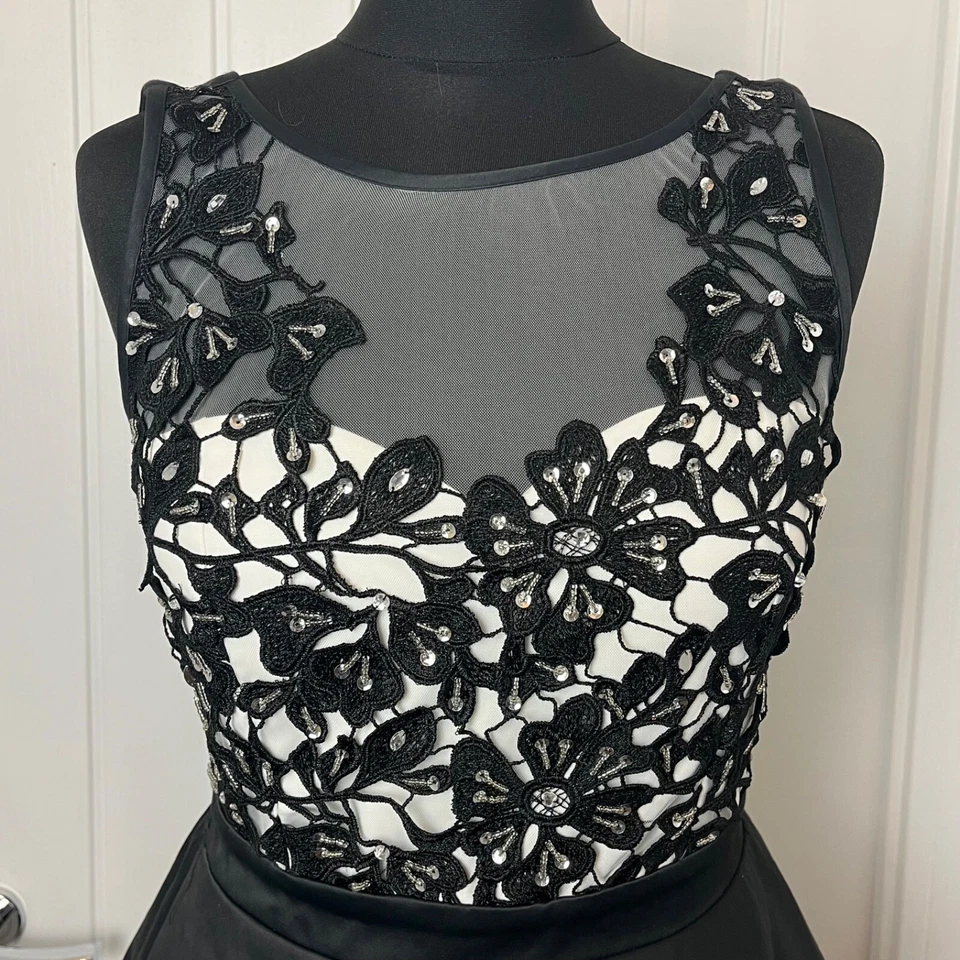 Vestido de noche de fiesta negro y plateado QUIZ - talla 8 - fiesta con cuentas y lentejuelas Foto 2 de 4