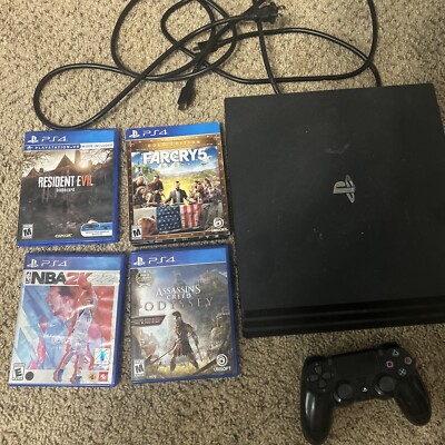 Sony Playstation 4 Pro 1TB, 4 GAMES, Controller WORKS