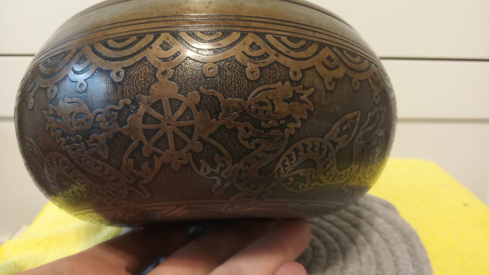 SINGING BOWL 6.4"- 7.4"(160-185 mm.) Note F# G- 393 Hz, C# - 1113 Hz. 1198 gr.