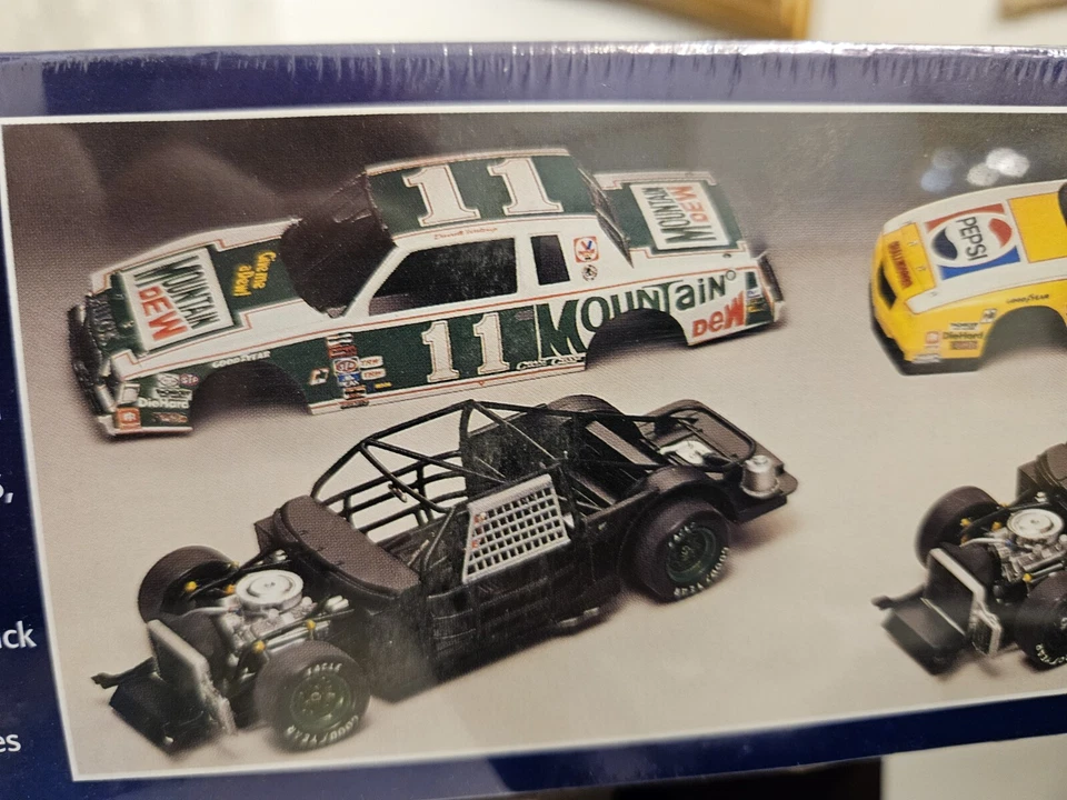 Monogram 1/24 Darrel Waltrip Combo Factory Sealed  - Immagine 4 di 4