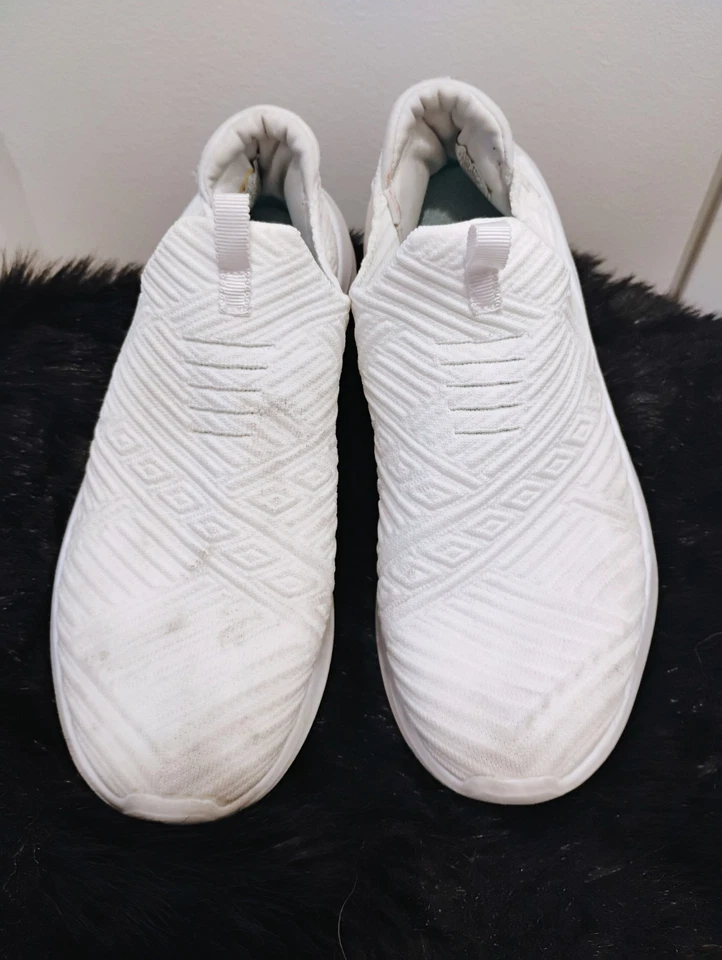 Sketchers Stretch Knit White Slip On Shoes Women’s Size 7.5 - Image 2 of 4