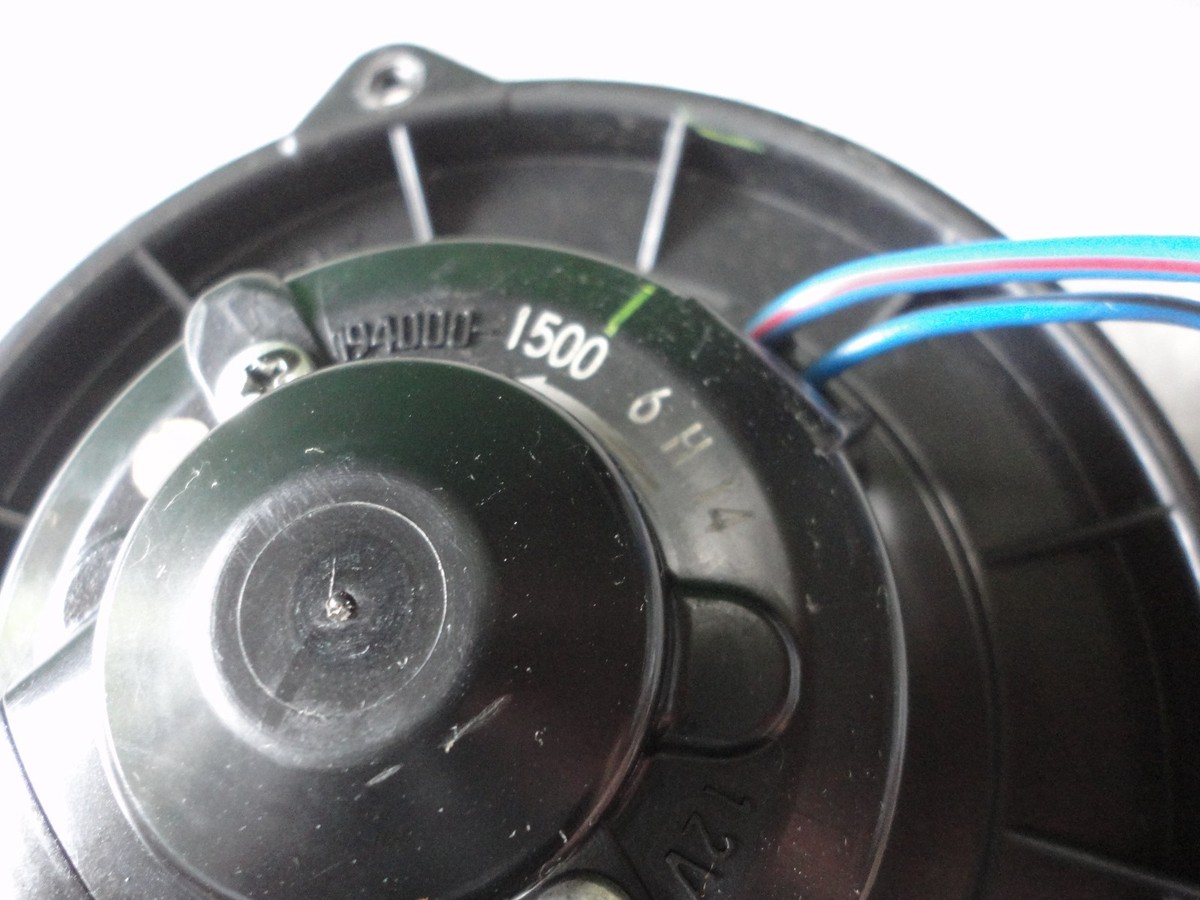 TOYOTA NOAH VOXY AZR60G Genuine AC Blower Fan Motor Front 87103