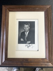ROBERT F. KENNEDY RFK SIGNED B&W PHOTOGRAPH AUTOGRAPHED SCARCE
