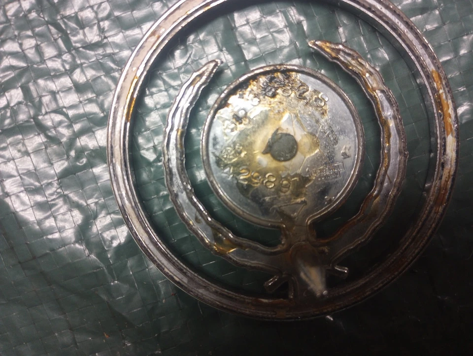 Ornamento de capô original 1973-1974 Dodge Charger SE p/n 3672806 - Imagem 2 de 2