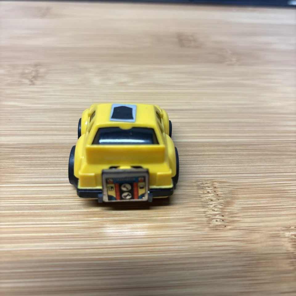 Cliffjumper 100% Complete YELLOW Vintage 1984 G1 Transformers Action Figure - Image 3 of 4