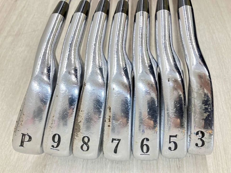 Used Titleist 695CB FORGED Dynamic Gold S200 irons #3-Pw NO #4 iron - Image 4 of 4