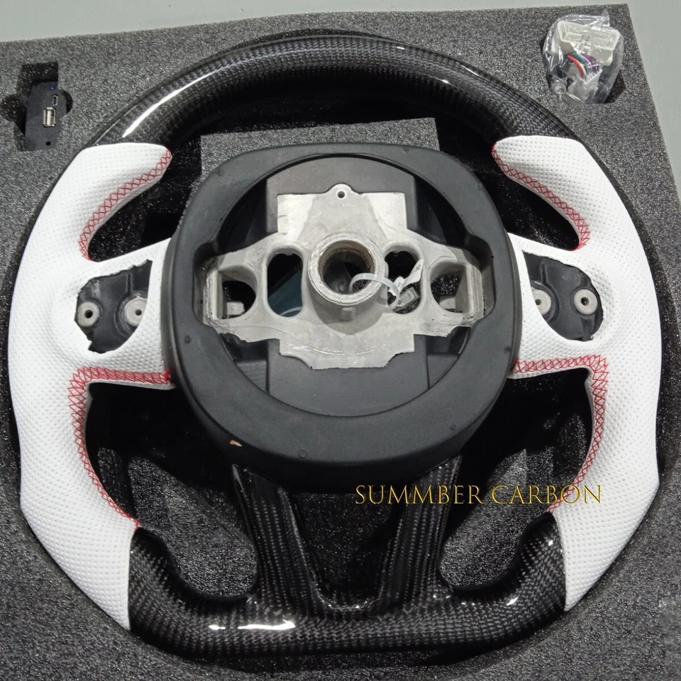 Volante LED de fibra de carbono con empuñaduras para el pulgar para Dodge Challenger SRT 2015+ Foto 2 de 2