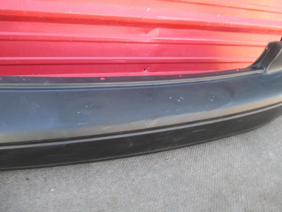 CUBIERTA PARACHOQUES TRASERO TOYOTA CAMRY OEM 1997 1998 1999 97 98 99 Foto 2 de 4