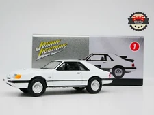 1985 FORD MUSTANG SVD WHITE CASE 1:64 SCALE DIECAST DIORAMA DIORAMAS MODEL CAR
