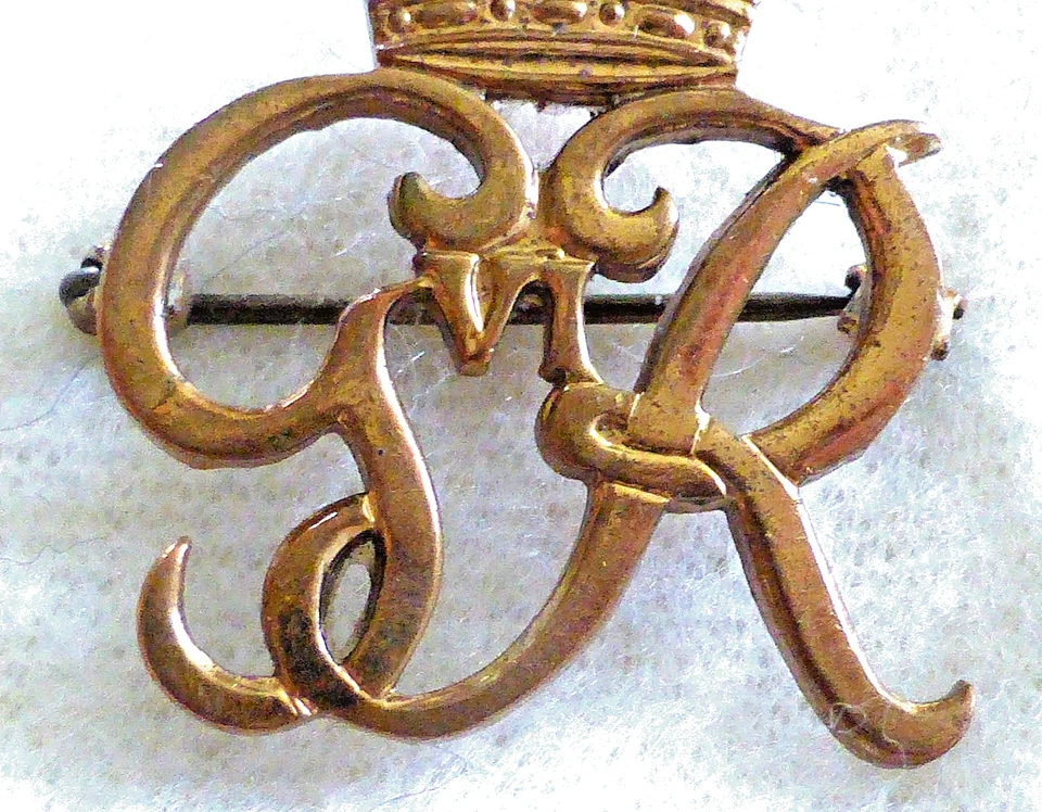 Great Vintage George VI Cypher Coronation Gilt and Enamel Brooch 1937. - Image 4 of 4