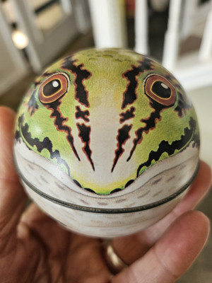 Vintage Green Frog Tin DoDo Designs UK Round Ball Trinket Box Switzerland 1979