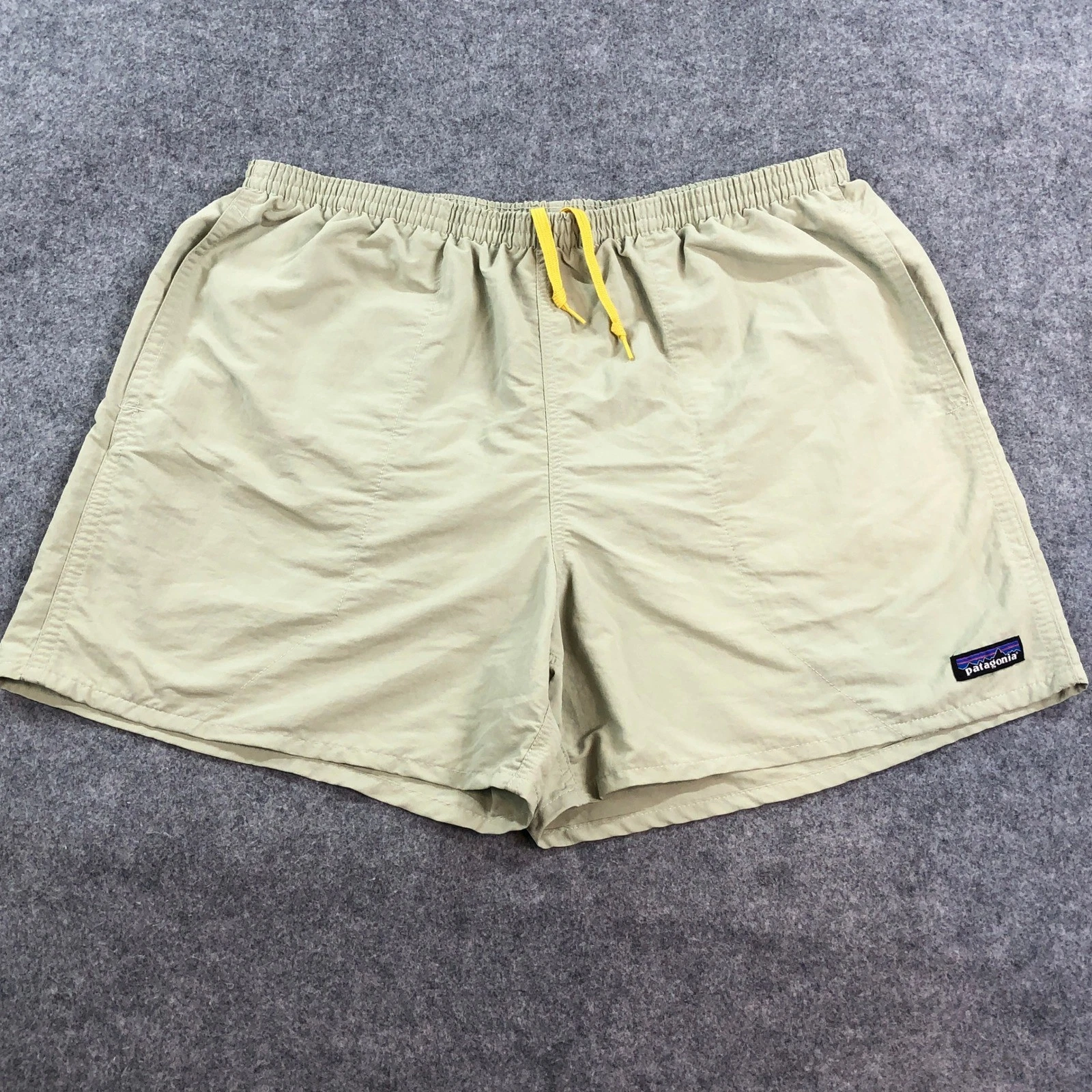 Patagonia Mens Shorts XL Beige Outdoor Hiking Trails Baggies Mesh Lined Running
