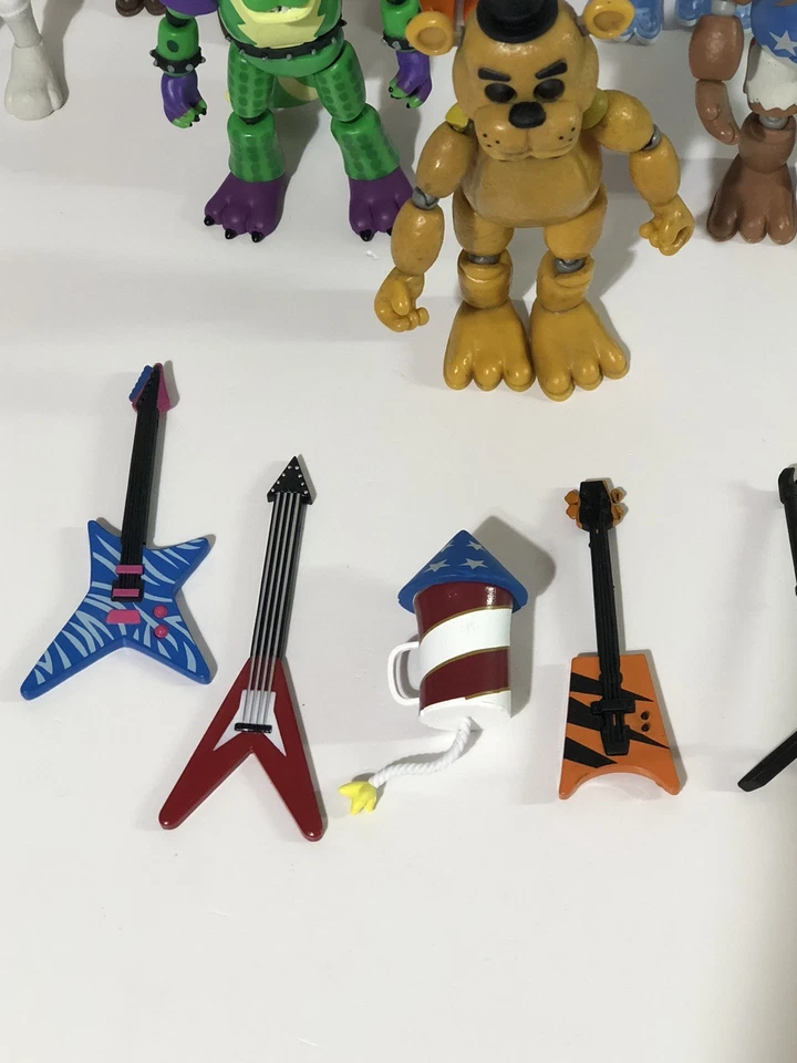 Funko Five Nights at Freddy’s FNAF 5” Figuras de Acción Lote de 16 Algunos Accesorios Foto 3 de 4