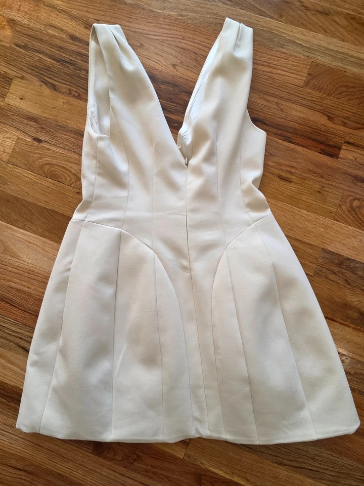 Vestido para mujer ZARA M blanco estructurado buceo tulipán dobladillo abullonado forrado Foto 2 de 4