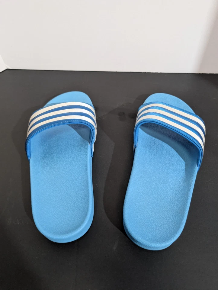 Chanclas para mujer Adidas Originales Adilette Slides Talla 7 Azul Brillante Sin cordones Foto 4 de 4