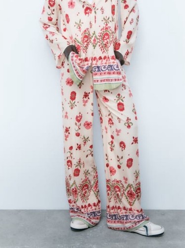 ZARA Sz. S flowing wide leg trousers,white&red floral printed,elastic waist NWT - Picture 3 of 17