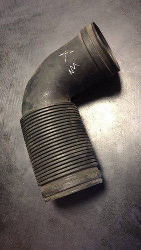 BMW E39 520 523 525 528 530 Lichtmaschine Luftansaug Kofferraum Rohr 1744461