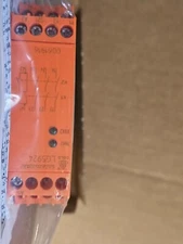Emergency Stop Module E. DOLD & SOHNE KG LG5924.02/61 SAFTEY RELAY LG5924
