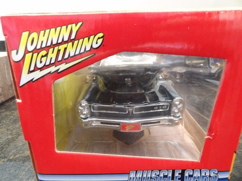 WHITE LIGHTNING 1965 PONTIAC GTO 2005 JOHNNY LIGHTNING MUSCLE CARS 1:24 - Picture 4 of 7