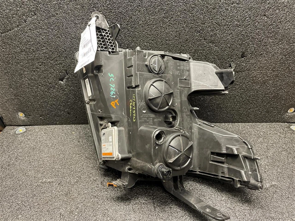 Used Left Headlight Assembly fits: 2015 Chevrolet Suburban 1500 w/HID opt T4F w/ Foto 3 de 4