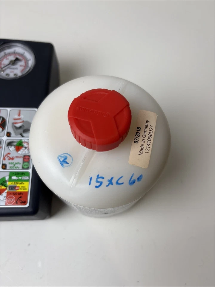 Volvo XC60 2015 sellador de neumáticos para neumáticos con bomba de neumáticos de aire OEM Foto 4 de 4