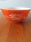 Vtg PYREX Autumn Harvest Wheat Serving Bowl #403 ~ 2.5 qt Orange Color #F6