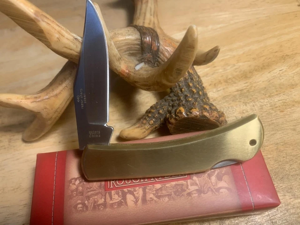 Navaja de bolsillo Rough Rider de latón cepillado con bloqueo de 3 3/8" RR1978 Foto 2 de 4