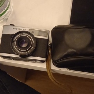 Voigtländer VF 101 Sucherkamera Color Skopar 2 8/40 mit Tasche silber/schwarz